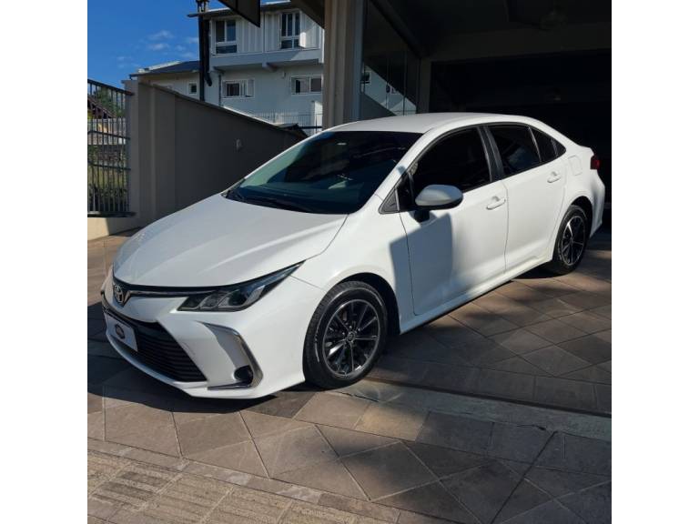 TOYOTA - COROLLA - 2021/2021 - Branca - R$ 114.900,00