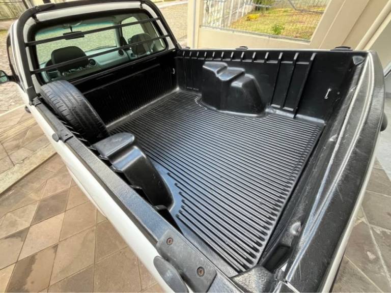 VOLKSWAGEN - SAVEIRO - 2009/2010 - Branca - R$ 38.900,00