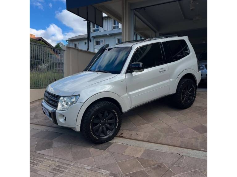 MITSUBISHI - PAJERO FULL - 2010/2011 - Branca - R$ 109.900,00