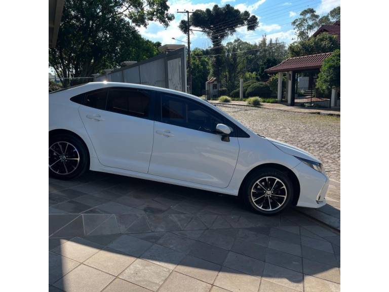 TOYOTA - COROLLA - 2021/2021 - Branca - R$ 114.900,00