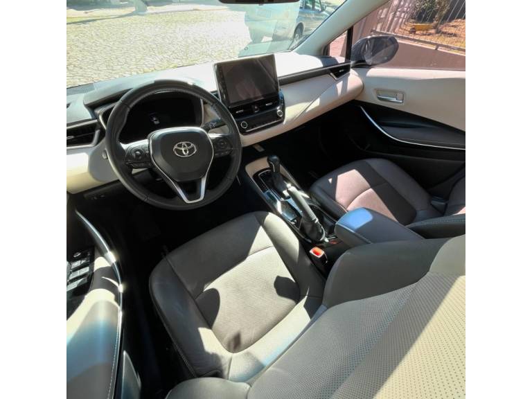 TOYOTA - COROLLA - 2022/2023 - Cinza - R$ 155.900,00