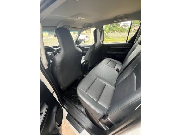 TOYOTA - HILUX - 2021/2021 - Branca - R$ 170.900,00