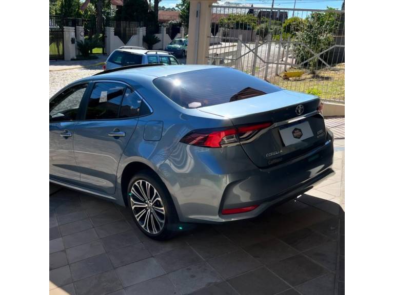 TOYOTA - COROLLA - 2022/2023 - Cinza - R$ 155.900,00