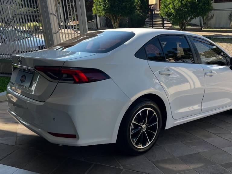 TOYOTA - COROLLA - 2021/2021 - Branca - R$ 114.900,00