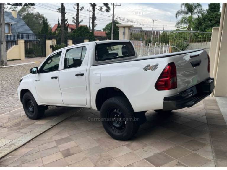 TOYOTA - HILUX - 2021/2021 - Branca - R$ 170.900,00