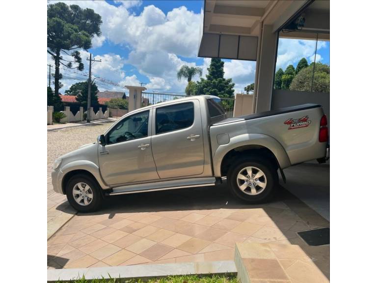 TOYOTA - HILUX - 2013/2014 - Bege - R$ 143.900,00