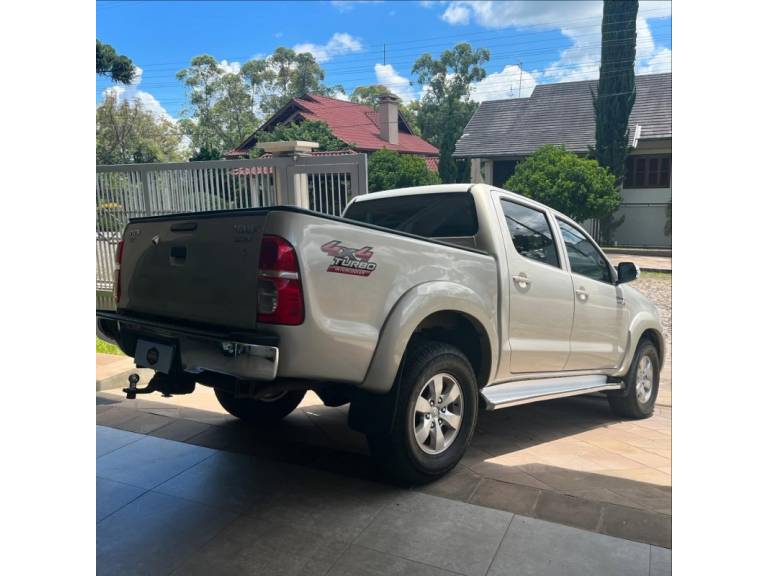 TOYOTA - HILUX - 2013/2014 - Bege - R$ 143.900,00