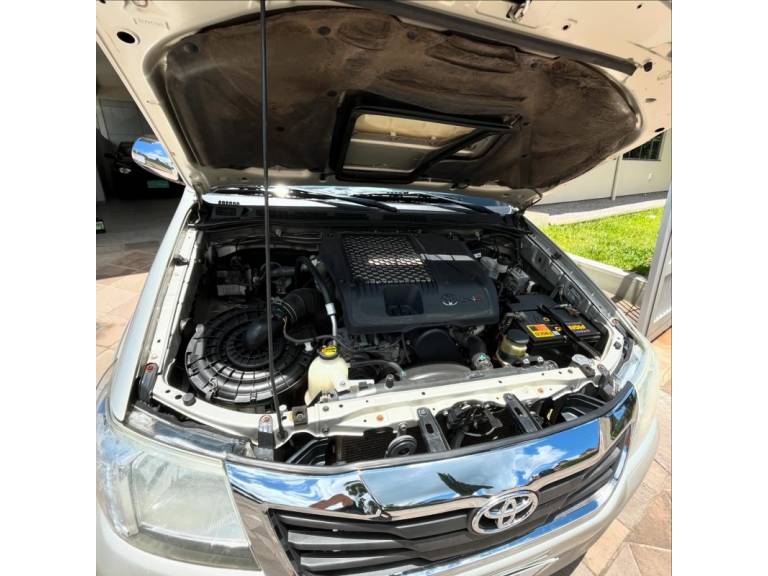 TOYOTA - HILUX - 2013/2014 - Bege - R$ 143.900,00