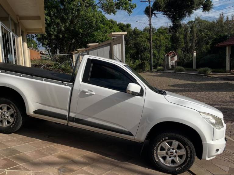 CHEVROLET - S10 - 2013/2013 - Branca - R$ 83.000,00